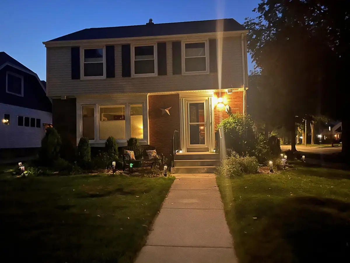 8302 Avon Ct, Wauwatosa, WI 53213 - Image #1