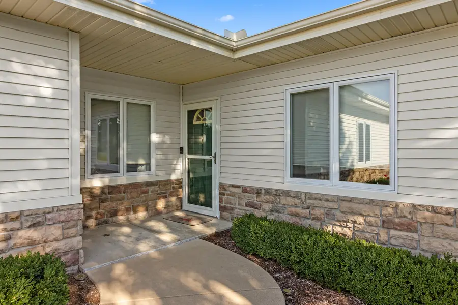 229 Creekside Pl, Delavan, WI 53115 - Image #2