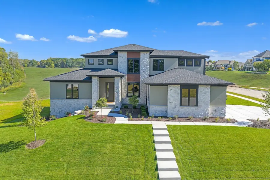 W188N5040 Red Crown Trl, Menomonee Falls, WI 53051 - Image #3