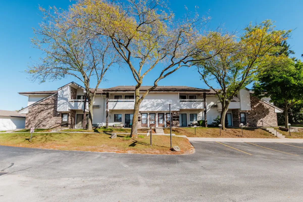 8511 N 107th St, Milwaukee, WI 53224 - Image #1