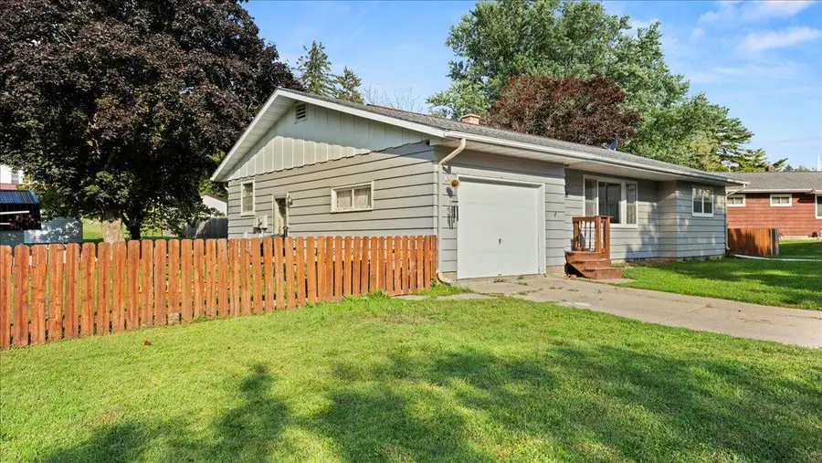 108 Central Ct, Westby, WI 54667 - Image #2