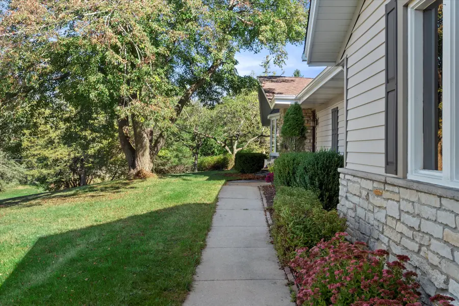 W338S4370 Drumlin Dr, Genesee, WI 53118 - Image #3