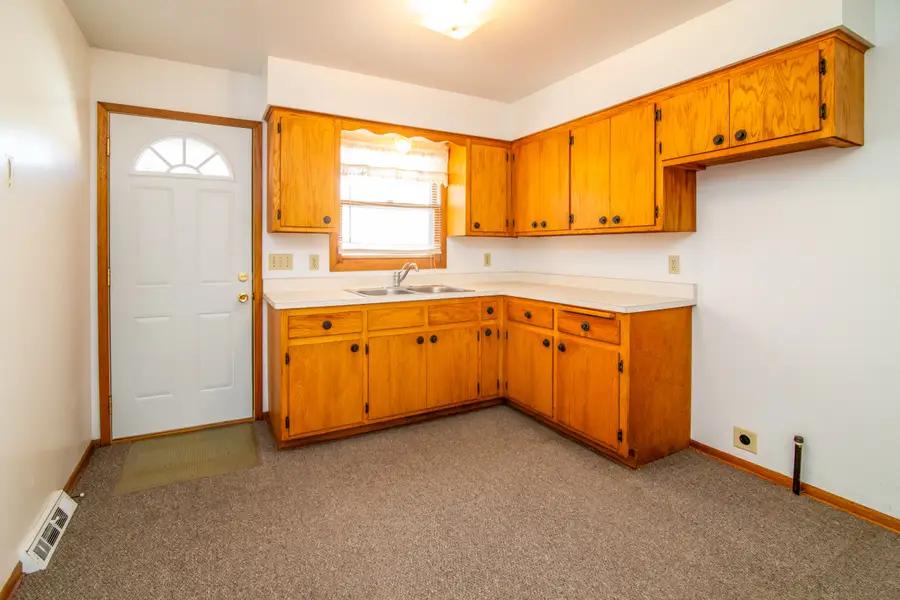 612 Elm St, Watertown, WI 53098 - Image #2