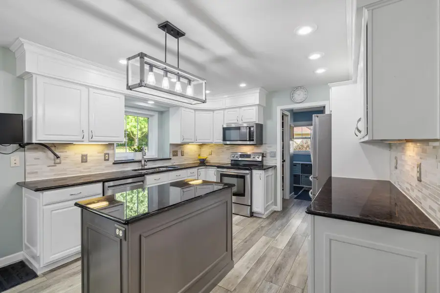 N6176 Woodland Meadows Dr, Sheboygan, WI 53083 - Image #2