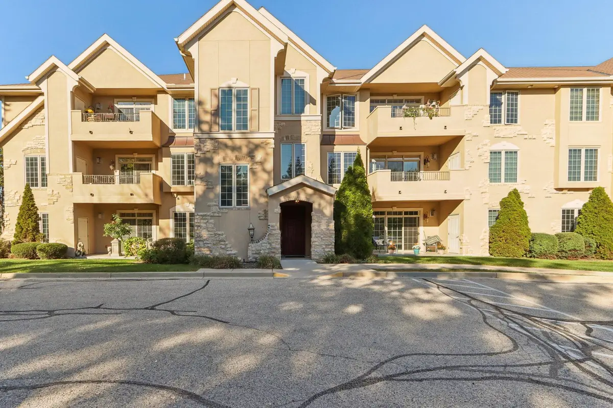 2912 N University Dr, Waukesha, WI 53188 - Image #1