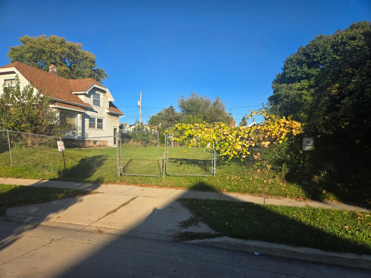 17 N 72nd St, West Allis, WI 53214 - Image #1