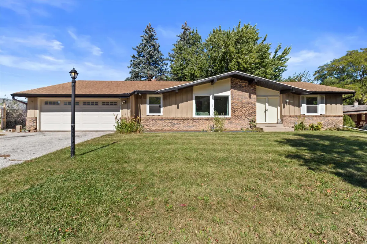 2826 W Green Tree Rd, Glendale, WI 53209 - Image #1