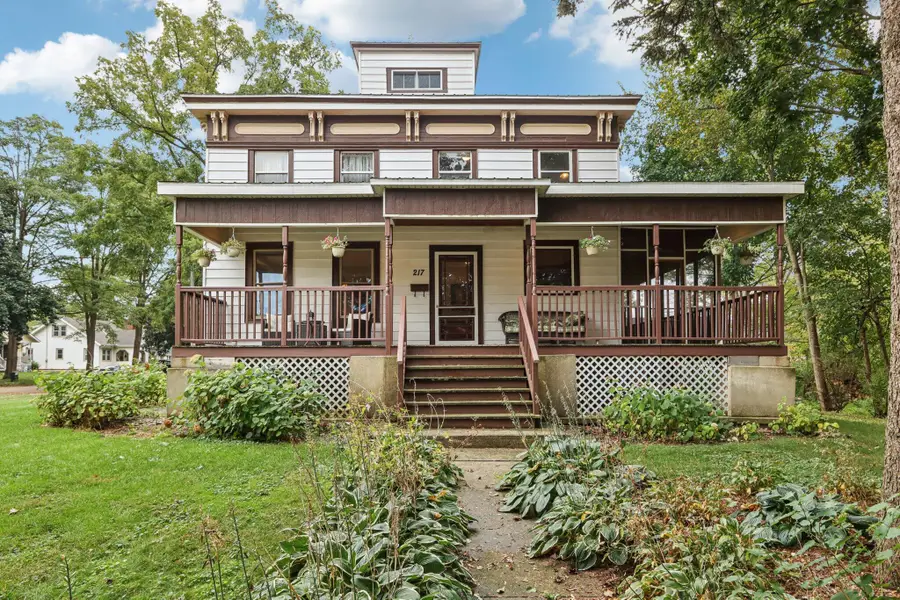 217 S Lincoln St, Elkhorn, WI 53121 - Image #2