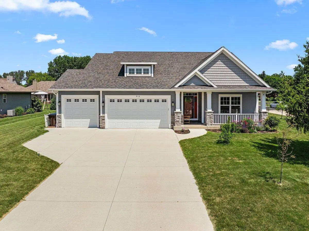 910 Horner Dr, Caledonia, WI 53402 - Image #1