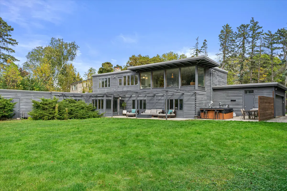 6465 N Santa Monica Blvd, Fox Point, WI 53217 - Image #1