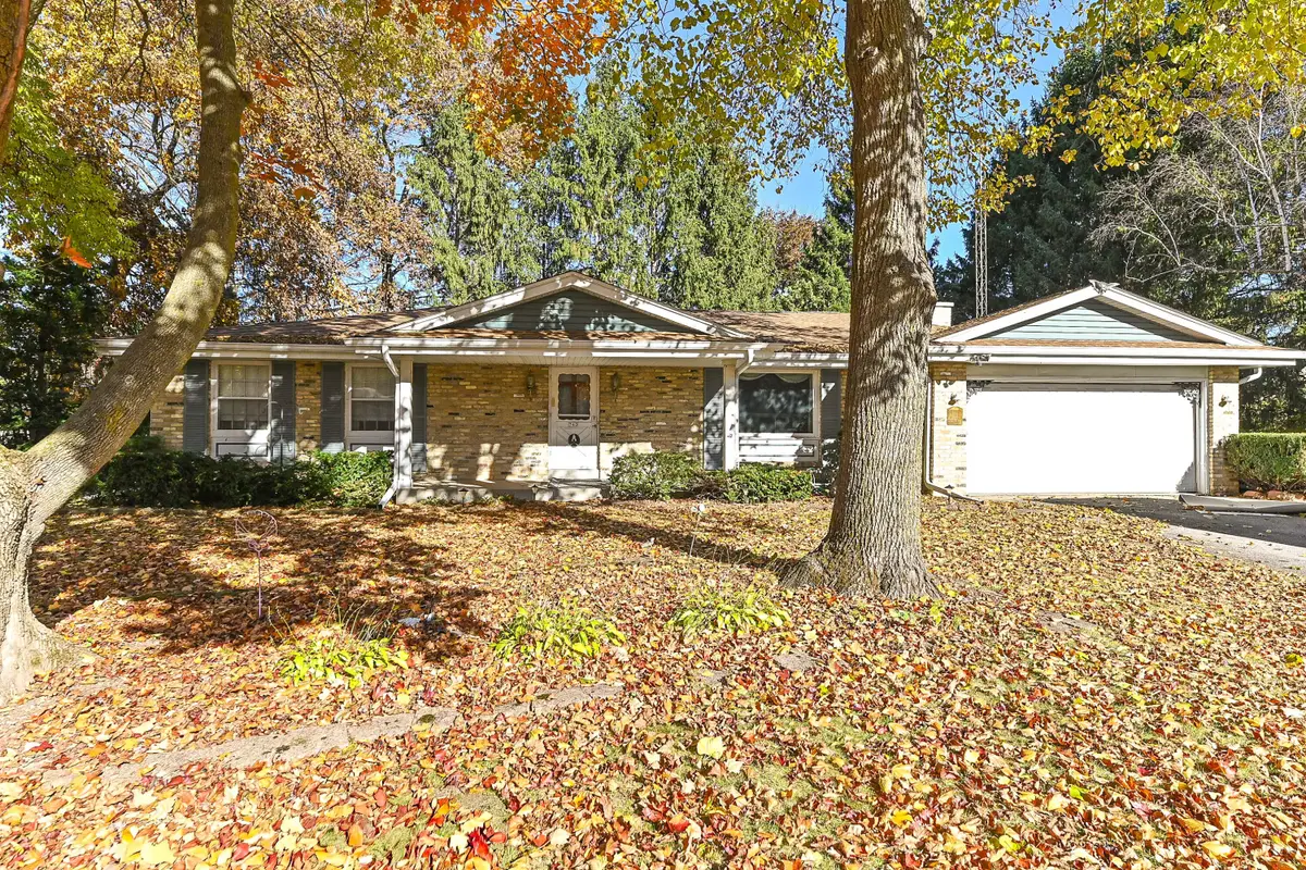 740 E Lisbon Rd, Oconomowoc, WI 53066 - Image #1