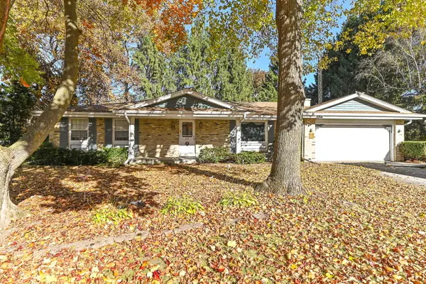 740 E Lisbon Rd, Oconomowoc, WI 53066