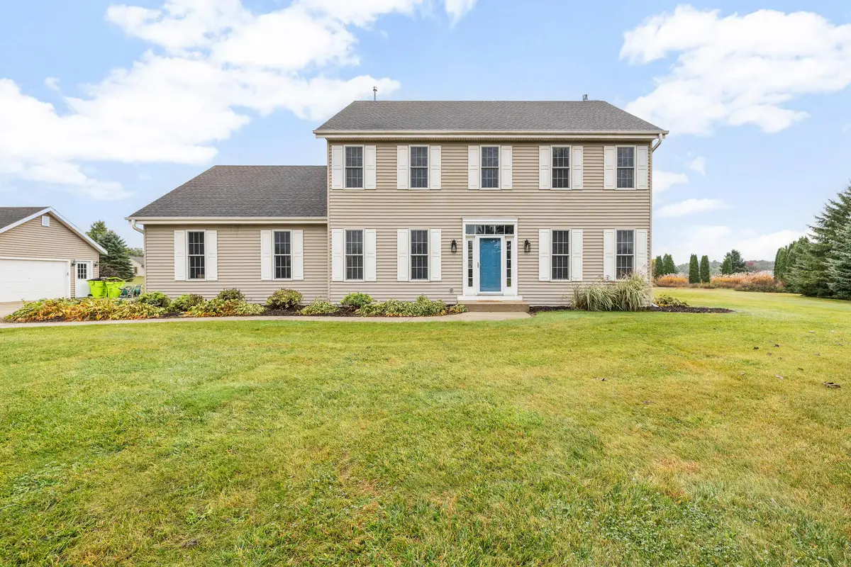 788 Black Squirrel Ct, Hubertus, WI 53033 - Image #1