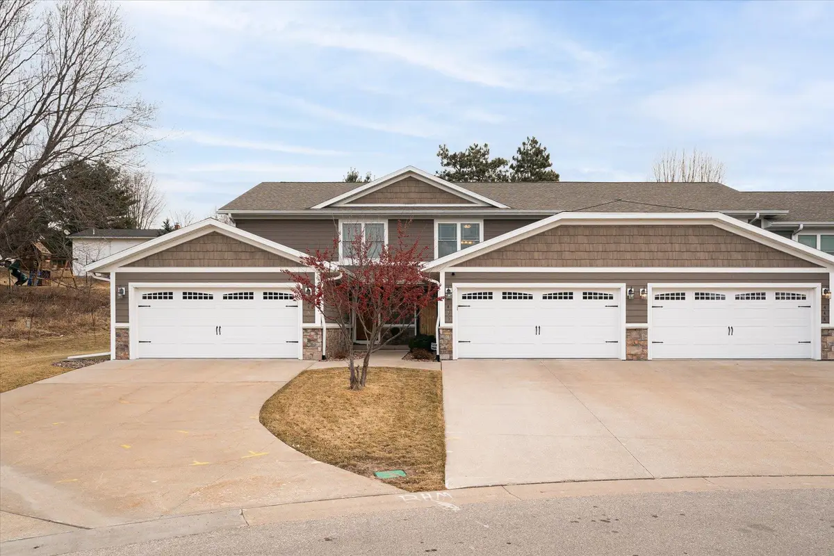 450 Coronado Cir, Onalaska, WI 54650 - Image #1