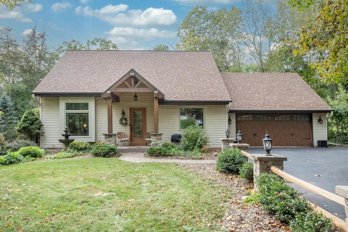 177 Evelyn Ave, Delafield, WI 53018 - Image #1