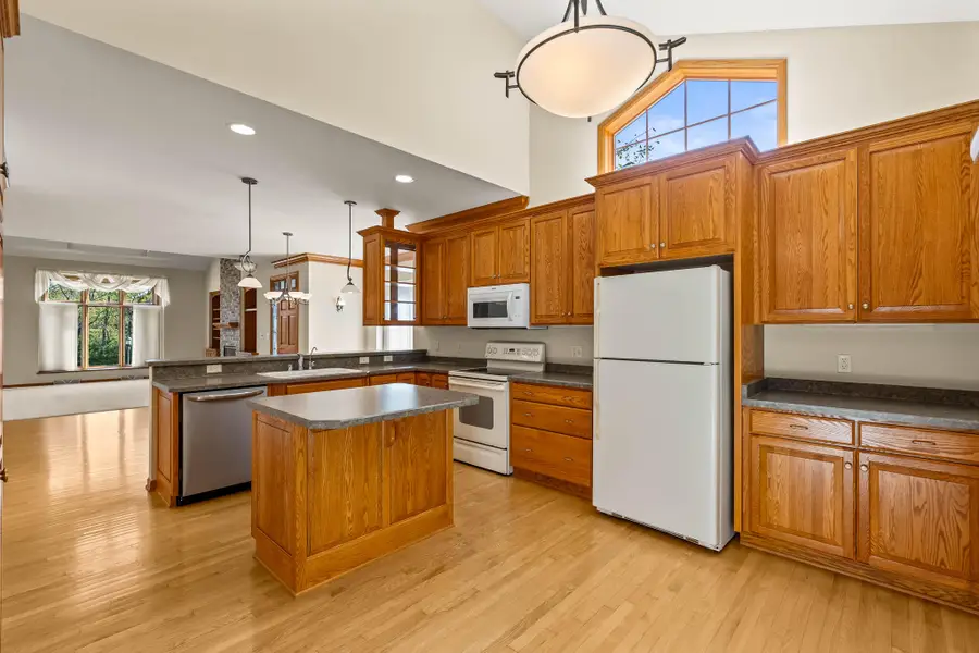 3402 Turnberry Oak Dr, Waukesha, WI 53188 - Image #3