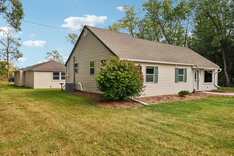 10216 N Baehr Rd, Mequon, WI 53092 - Image #2