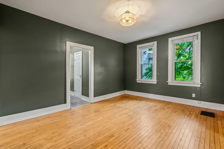 433 E Lloyd St, Milwaukee, WI 53212 - Image #2