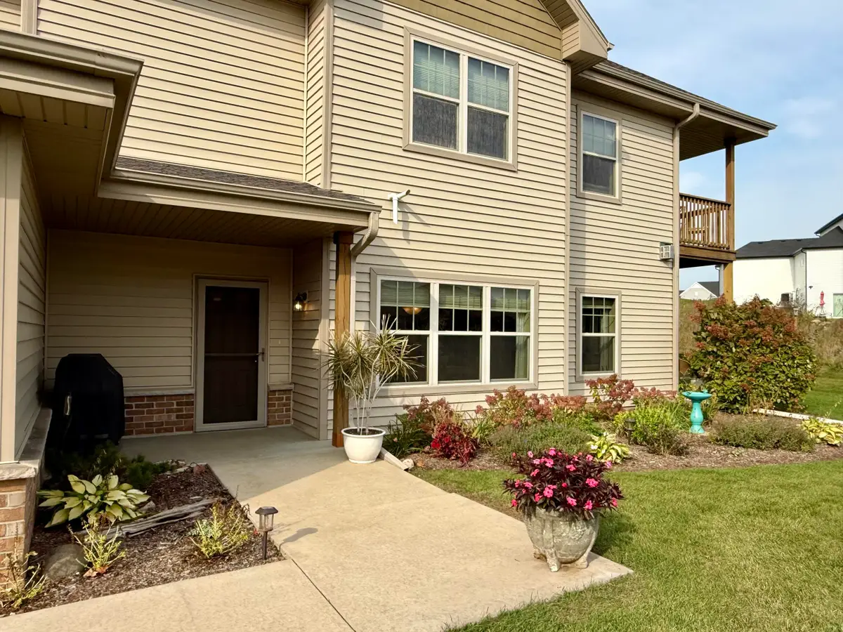 1815 New Port Vista Dr, Port Washington, WI 53074 - Image #1