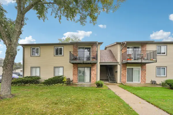 W170N11573 Armada Dr, Germantown, WI 53022