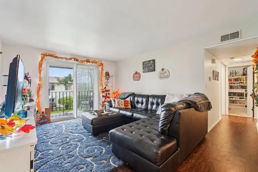 W170N11573 Armada Dr, Germantown, WI 53022 - Image #2