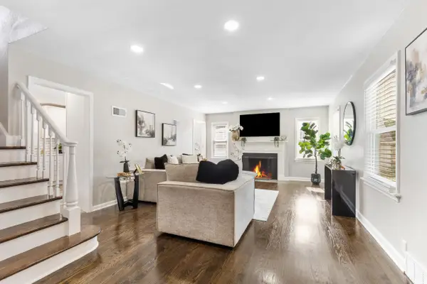 4578 N 103rd St, Wauwatosa, WI 53225