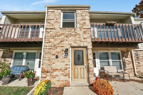 N114W16680 Crown Dr, Germantown, WI 53022