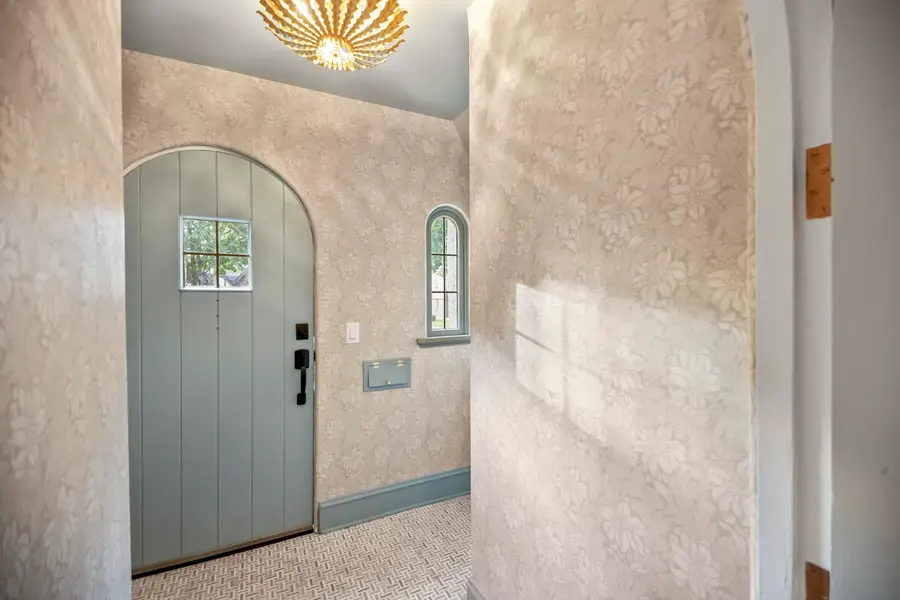 6054 N Bay Ridge Ave, Whitefish Bay, WI 53217 - Image #3