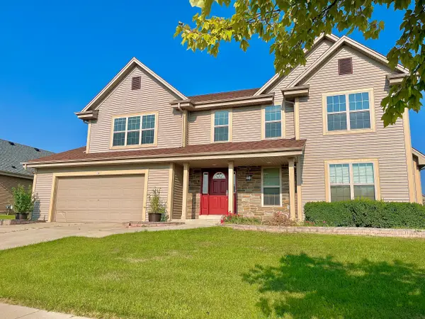 24 Rushmore Ln, Hartford, WI 53027