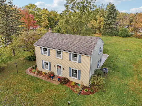 10606 Robinwood Ct, Cedarburg, WI 53012