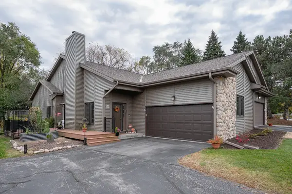 W131N8112 Country Terrace Ln, Menomonee Falls, WI 53051