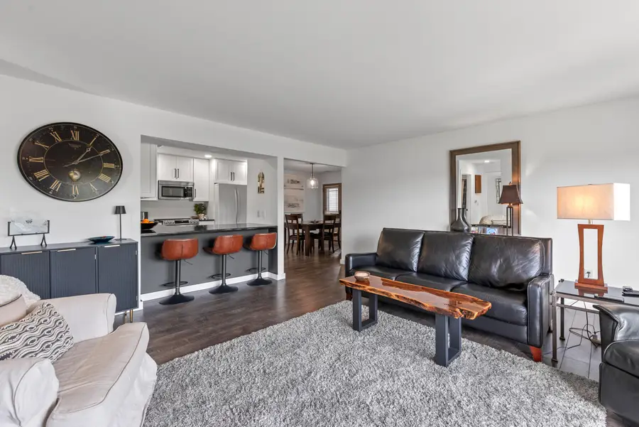 933 Spring Ct, Newburg, WI 53095 - Image #2