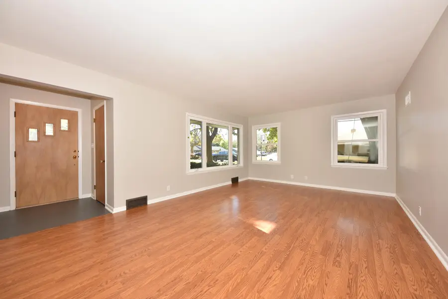 316 Sunny Ln, Thiensville, WI 53092 - Image #3