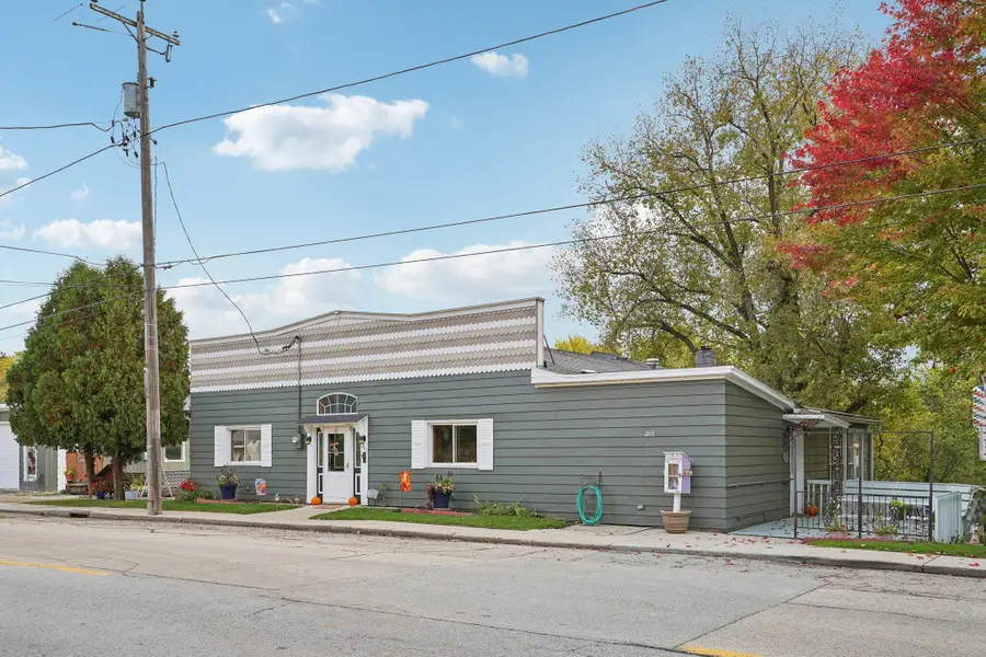 205 S River St, Lowell, WI 53557 - Image #2
