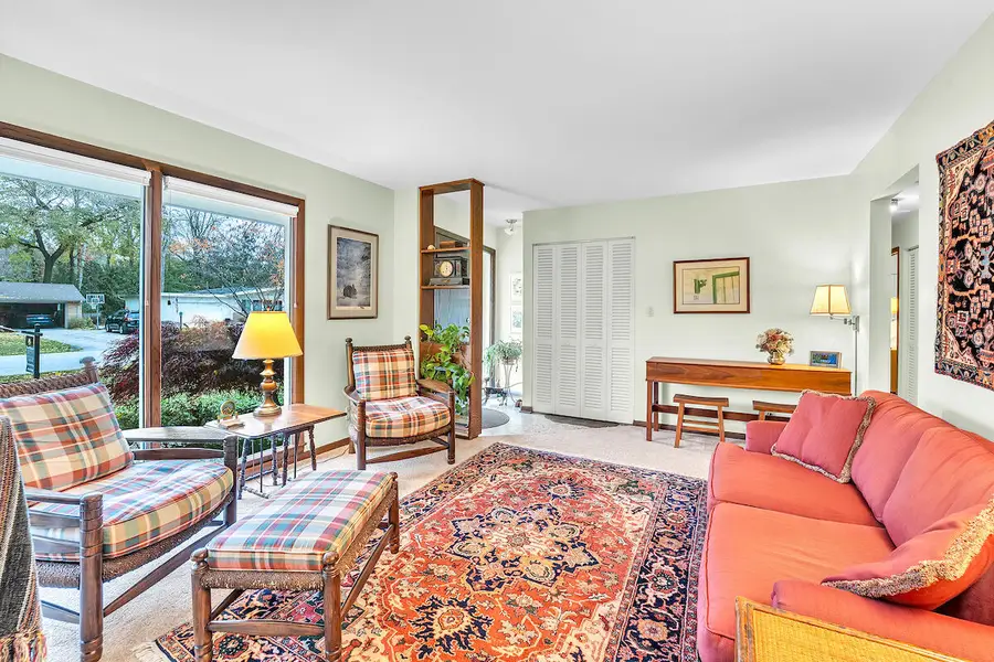 2417 W Acacia Rd, Glendale, WI 53209 - Image #2