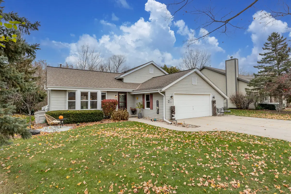 N28W22352 Foxwood Ln, Pewaukee City, WI 53186 - Image #1