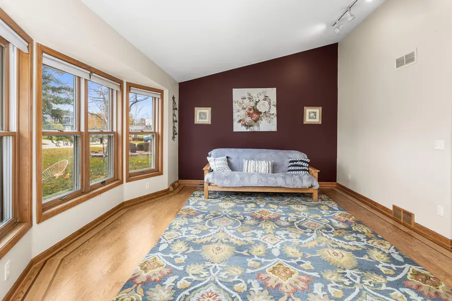 N28W22352 Foxwood Ln, Pewaukee City, WI 53186 - Image #3