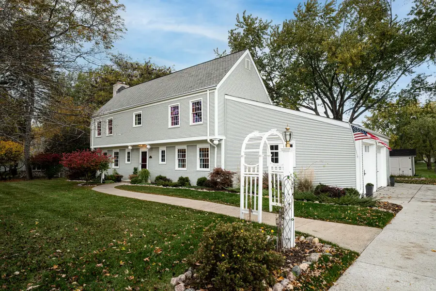 2412 W Chestnut Rd, Mequon, WI 53092 - Image #2