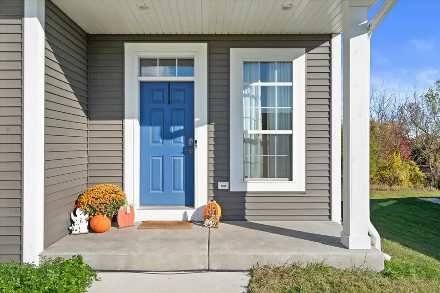 425 Chapel Hill Dr, Johnson Creek, WI 53038 - Image #2