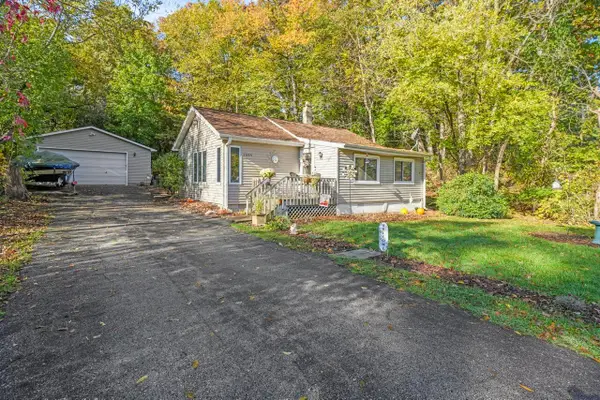 4604 Caley Ct, Waterford, WI 53185