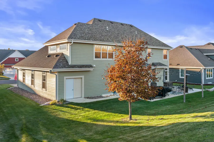 2064 Yuma Ct, Grafton, WI 53024 - Image #3