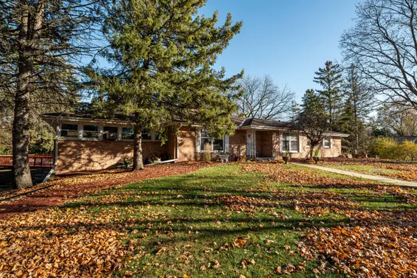 2434 S 118th St, West Allis, WI 53227