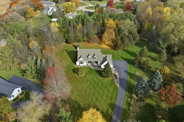 789 N Forest Ridge Ct, Summit, WI 53066