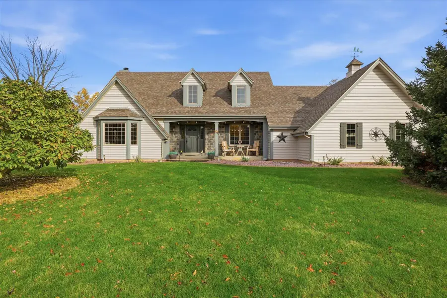 789 N Forest Ridge Ct, Summit, WI 53066 - Image #2