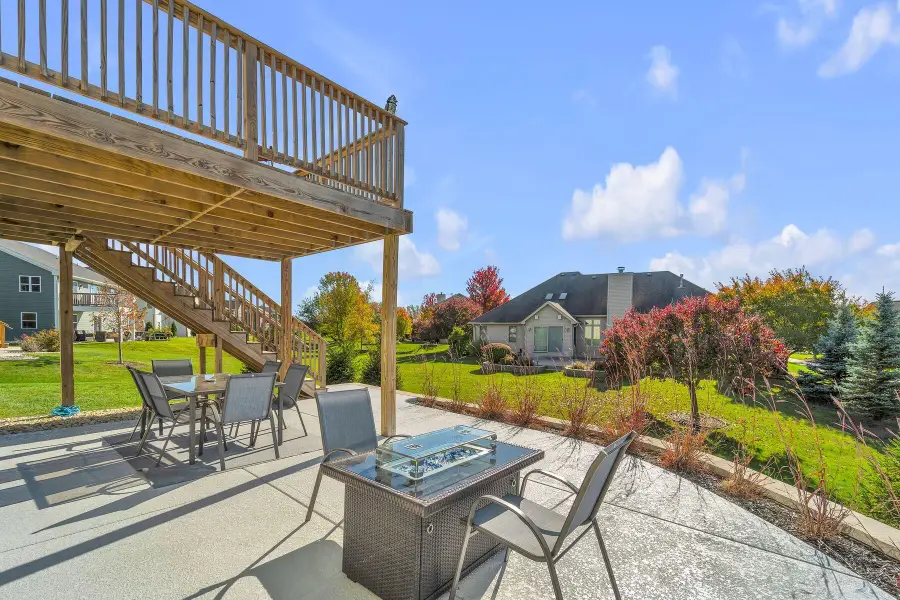 8156 Ridgeway Ct, Pleasant Prairie, WI 53158 - Image #2