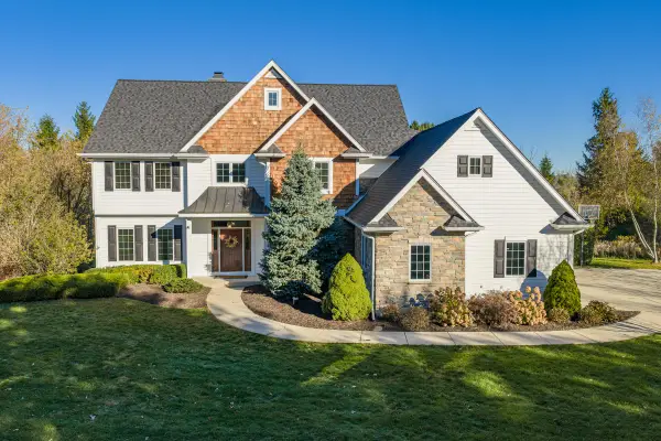 11012 Cedar Creek Rd, Cedarburg, WI 53012