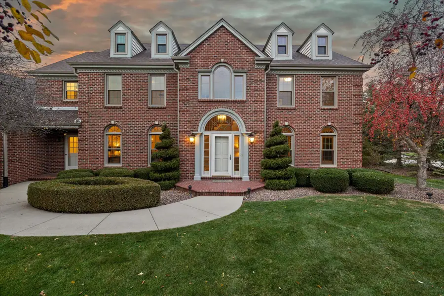 9254 W Wyndham Hills Ct, Franklin, WI 53132 - Image #2