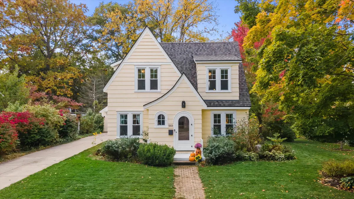 569 Greenland Ave, Oconomowoc, WI 53066 - Image #1