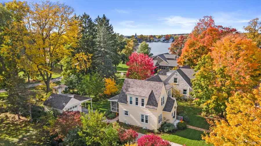 569 Greenland Ave, Oconomowoc, WI 53066 - Image #2