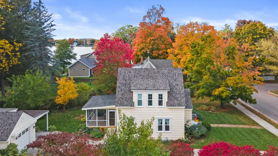 569 Greenland Ave, Oconomowoc, WI 53066 - Image #3